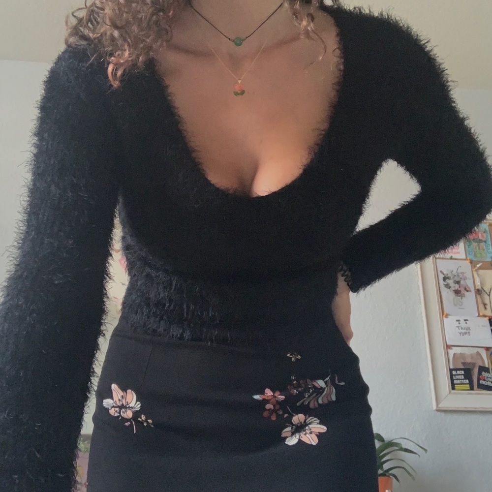Fuzzy Black Long Sleeve V-Neck Fitted Sweater